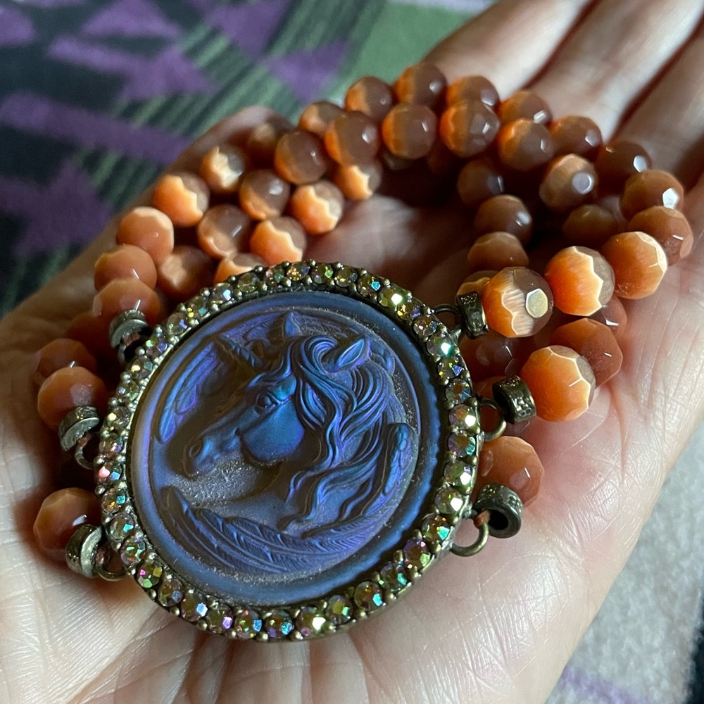 Kirks Folly Unicorn Rhinestone Brass-tone Cats Eye Beaded Bracelet Stretchy VGUC - Picture 8 of 11